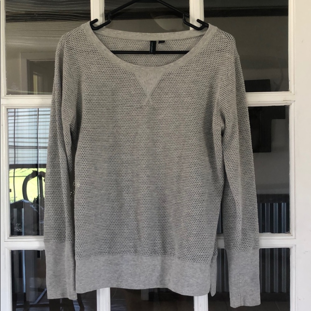 Long sleeve athletic shirt